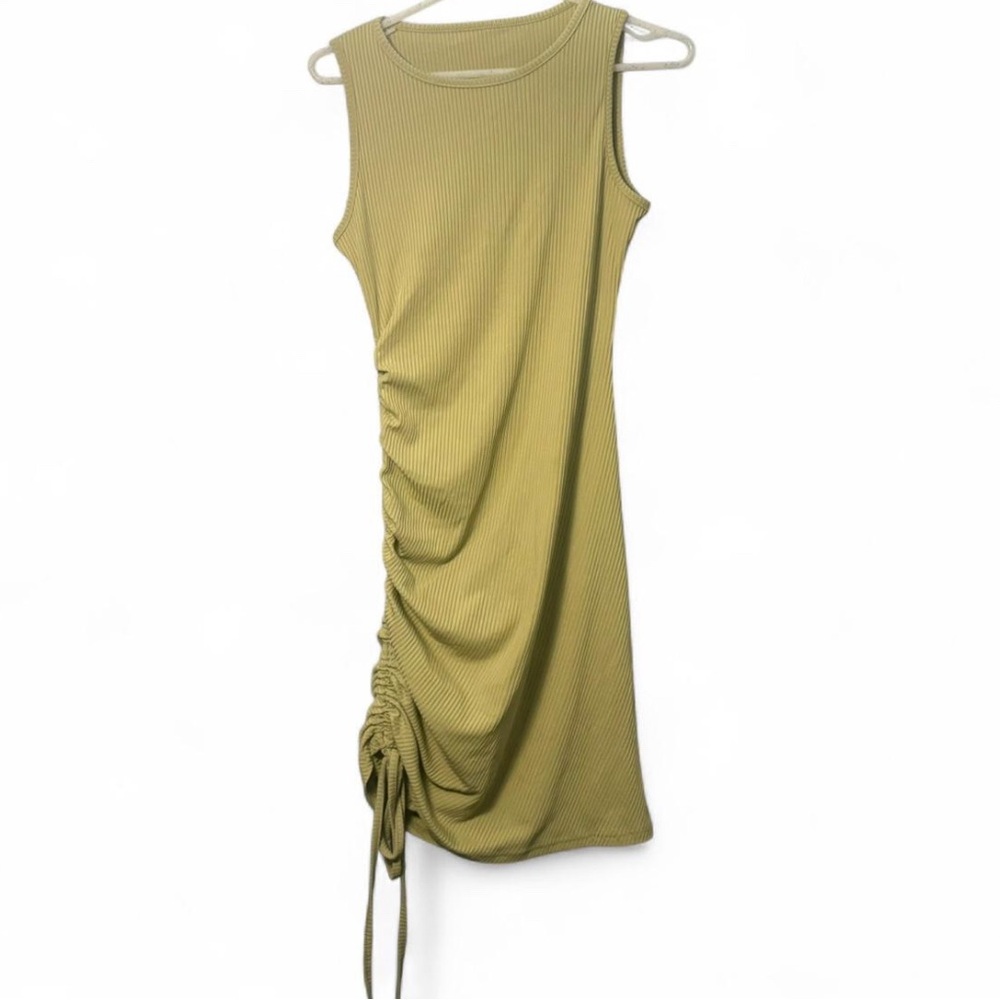 Elegant Sleeveless Olive Midi Dress